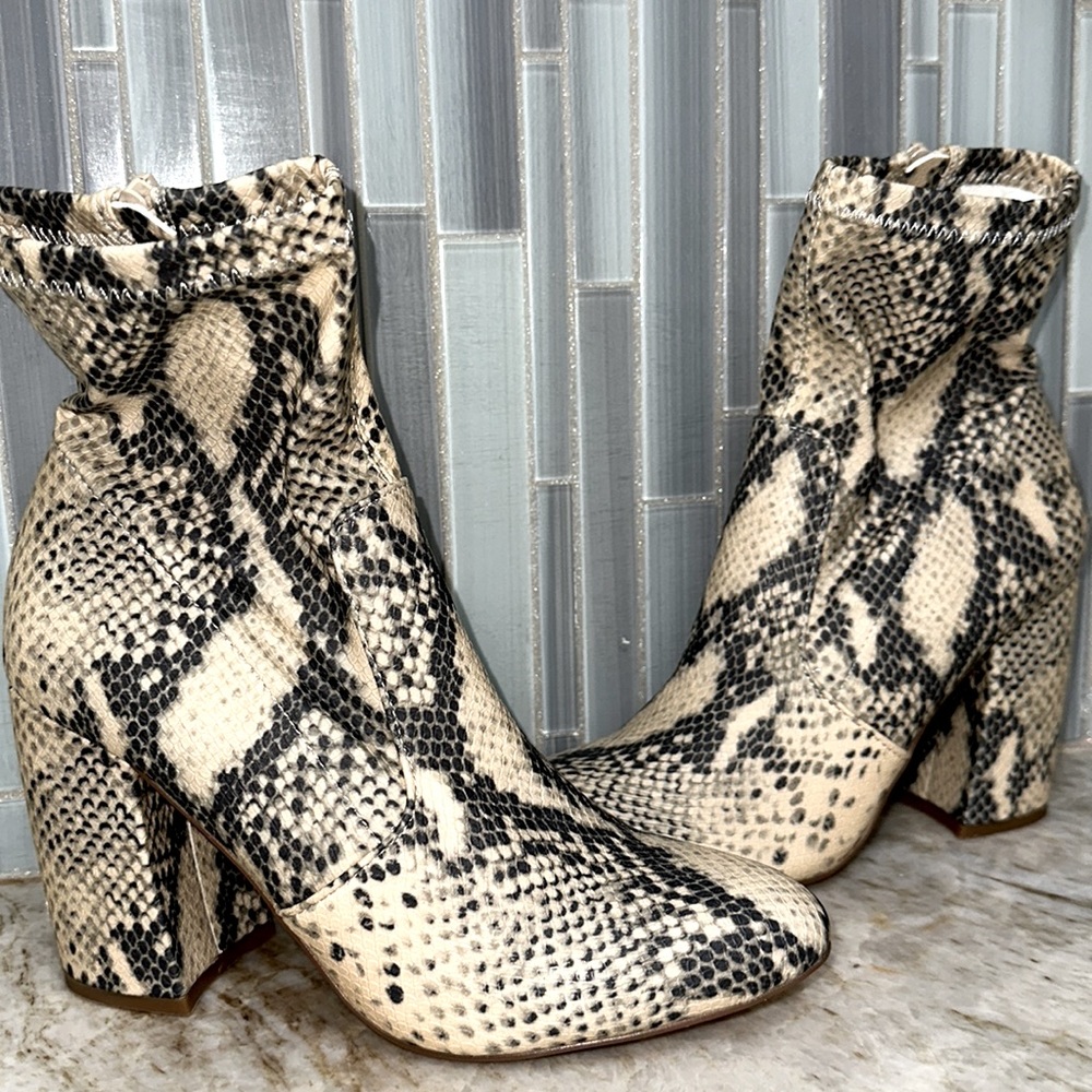 NWOT STEVE MADDEN